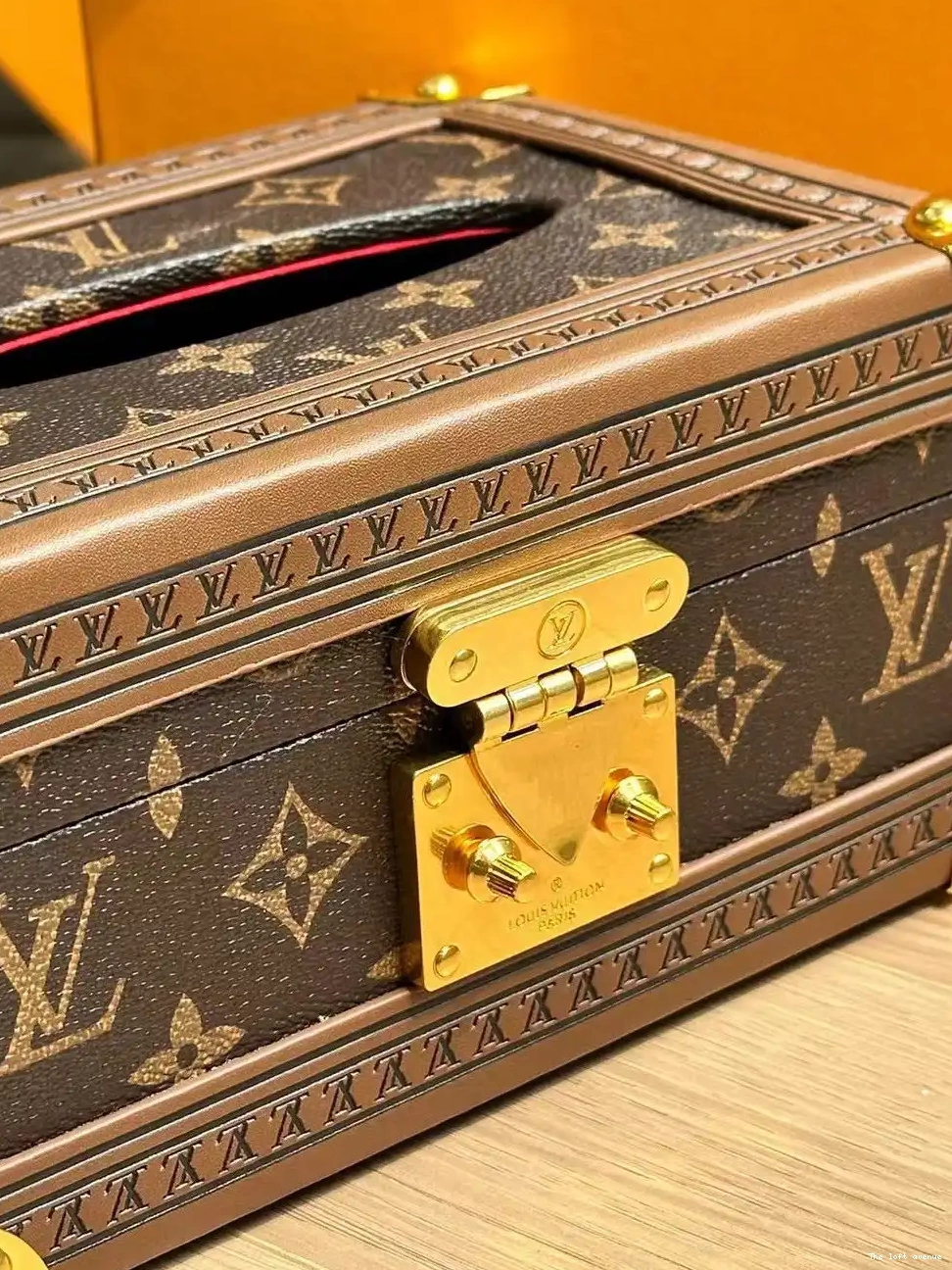 TISSUE BOX LV COVER 0510